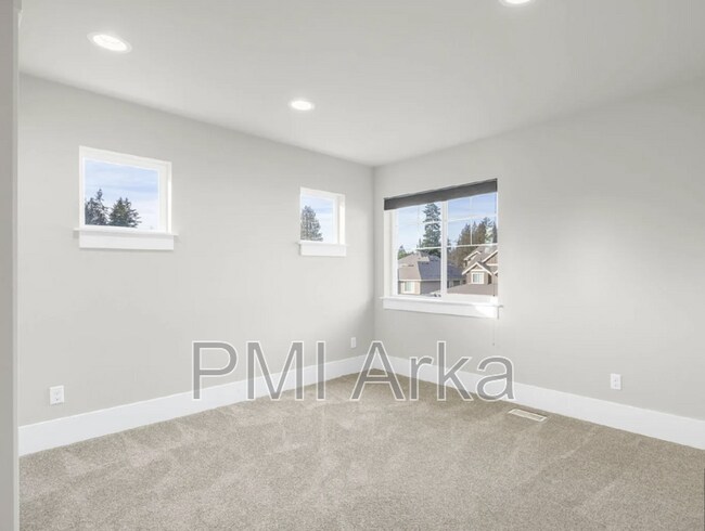 Building Photo - 6603 SE 7th Pl
