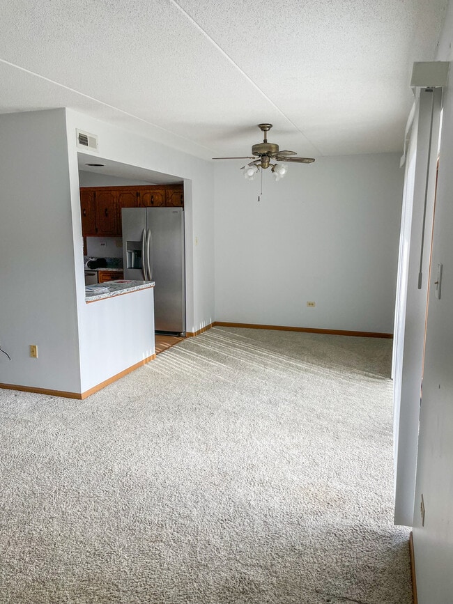 Building Photo - 16736 Paxton Ave