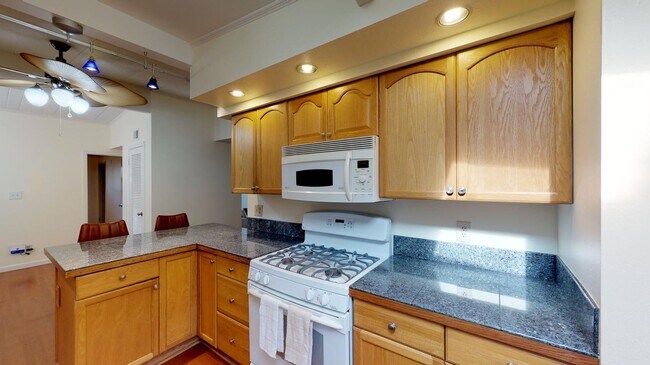 Building Photo - Room in 4 Bedroom Home at 921 Lakebird Dr