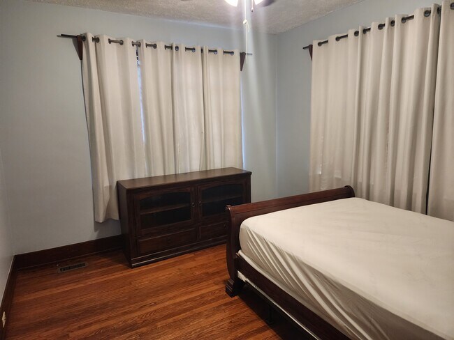 Building Photo - 506 S Highland Park Ave