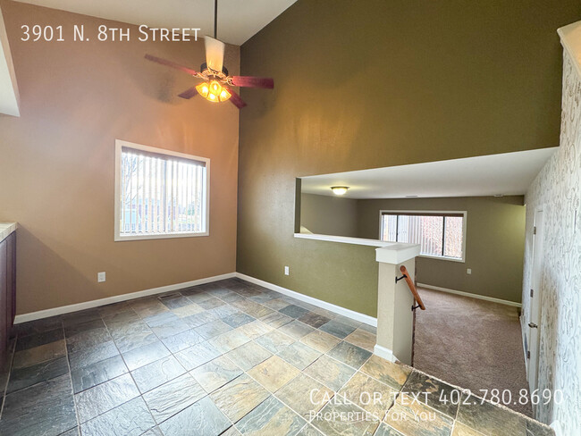 Building Photo - Fully remodeled townhome for rent!