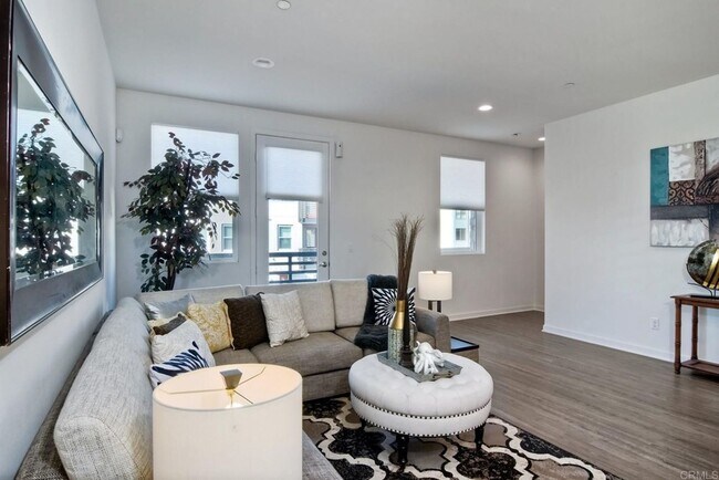 Building Photo - Downtown Oceanside Condo with pool and roo...