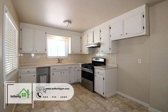Building Photo - 2326 Corona St
