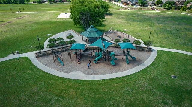 Building Photo - 2113 Lanshire Dr