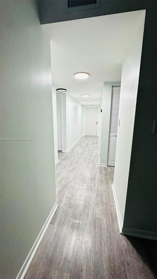 Building Photo - 2091 Coral Ridge Dr