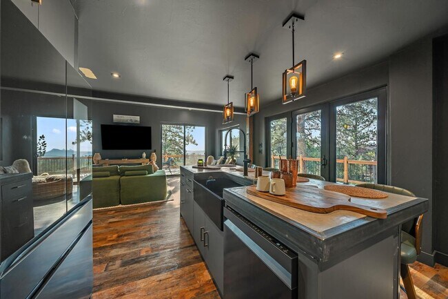 Building Photo - Charming 1BR House in Bailey