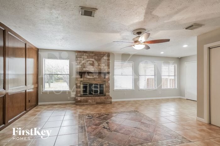 Building Photo - 21419 Park Willow Dr