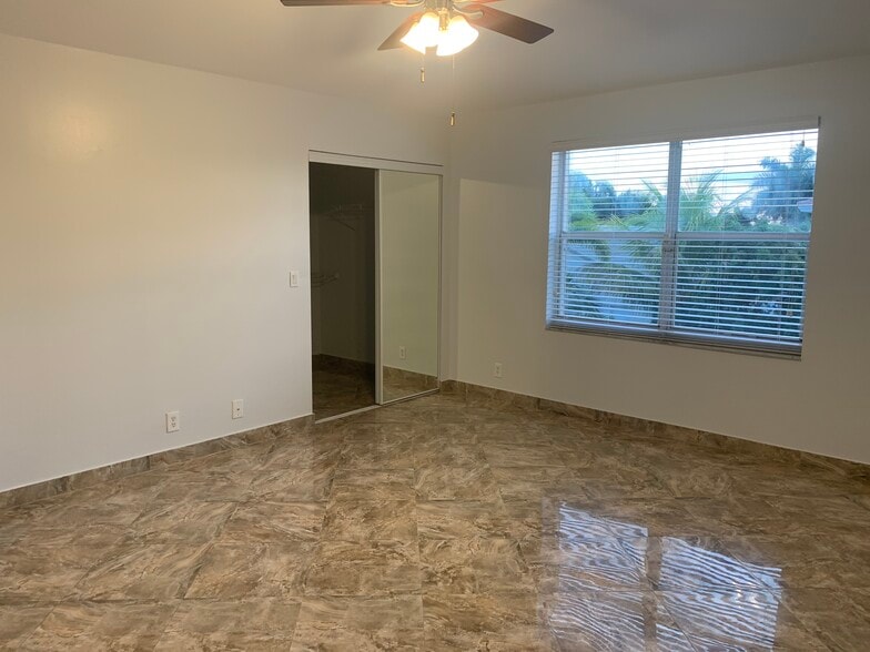 Building Photo - 1530 SW 193rd Ter