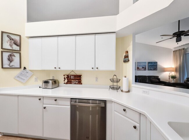 Building Photo - 8175 Celeste Dr