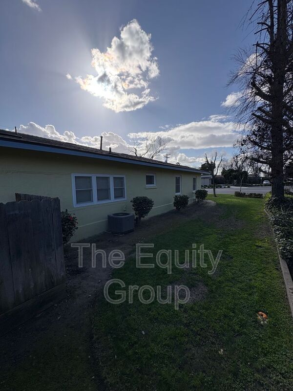 Building Photo - 1424 18th Ave