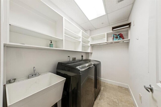 Building Photo - 61 Isle of Venice Dr