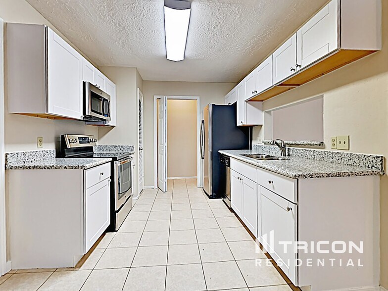 Building Photo - 6922 Clee Ln