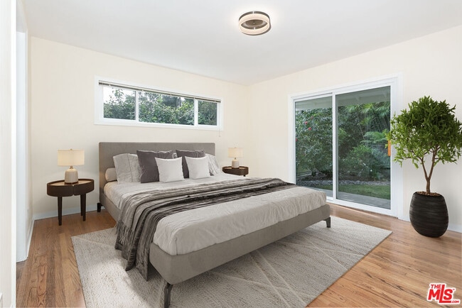 Building Photo - 1129 Roscomare Rd