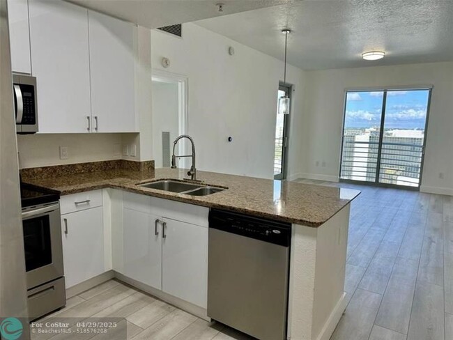 Building Photo - 1830 Radius Dr