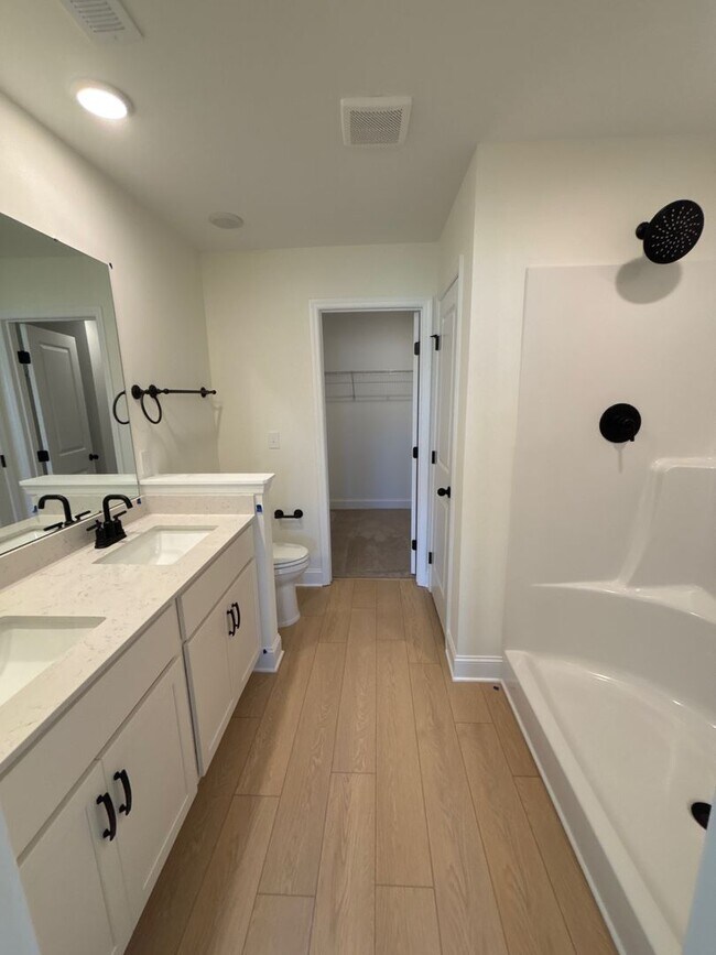 Building Photo - 205 Cave Lk Dr