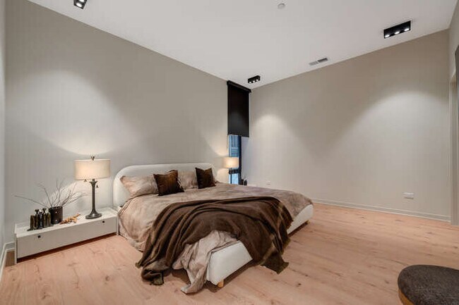 Building Photo - 1257 N Ashland Ave