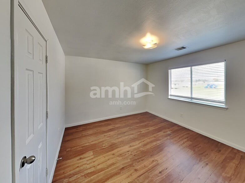 Building Photo - 911 Redcrest Springs Ct