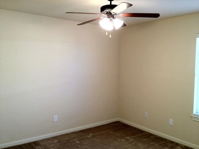 Building Photo - 1213pho