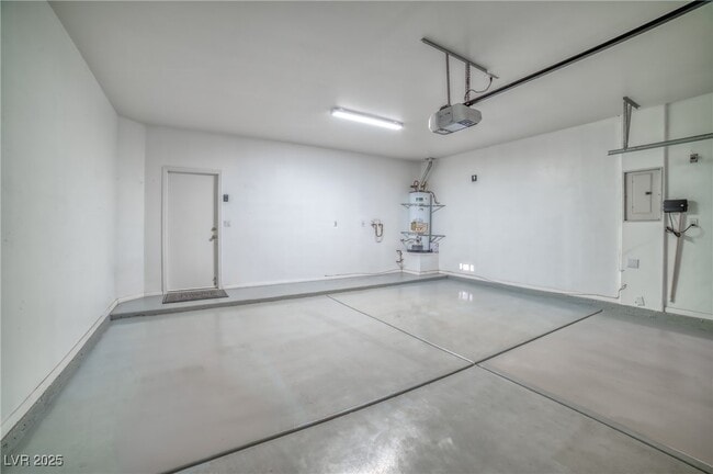 Building Photo - 2042 Hobbyhorse Ave