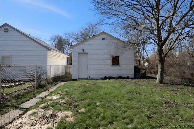 Building Photo - 420 25th St