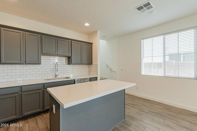 Building Photo - 5544 S Dillon