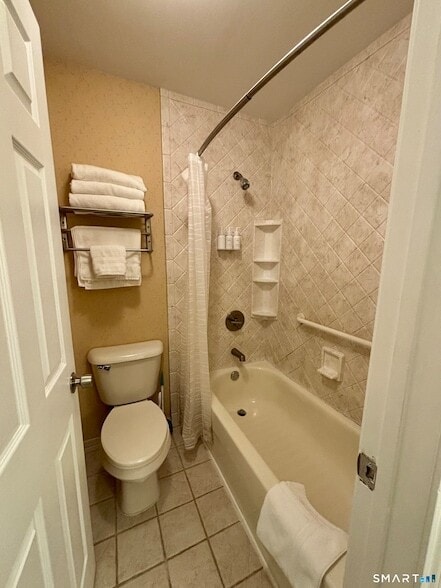 Building Photo - 221 Old Pond Ln