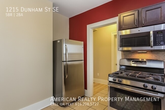 Building Photo - 1215 Dunham St SE