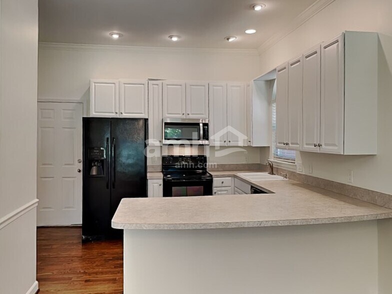 Building Photo - 122 Tanager Ln