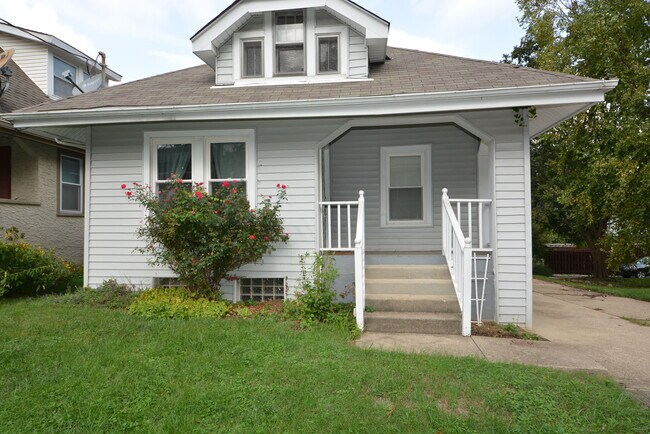 Building Photo - 2837 Hyde Park Plz