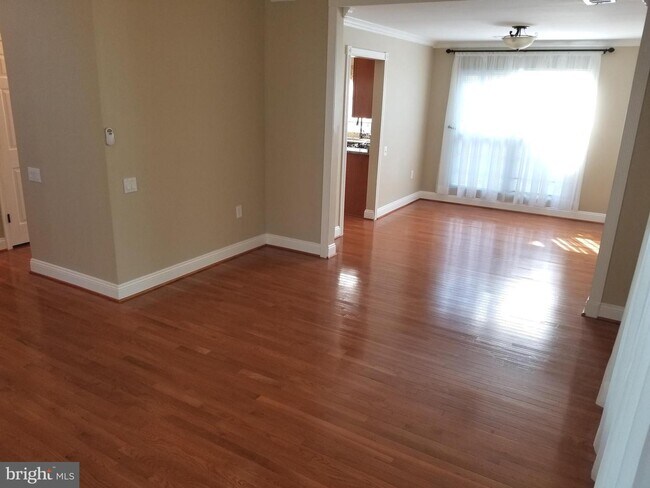 Primary Photo - 408 Foxridge Dr SW