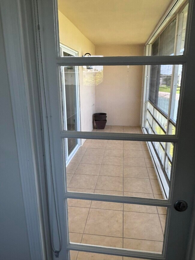 Building Photo - 2668 Garden Dr N