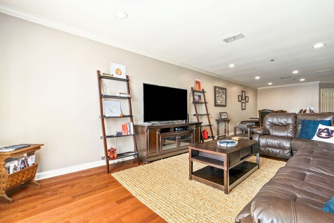 Building Photo - Magnolia Plaza -145 E. Magnolia, Unit 311