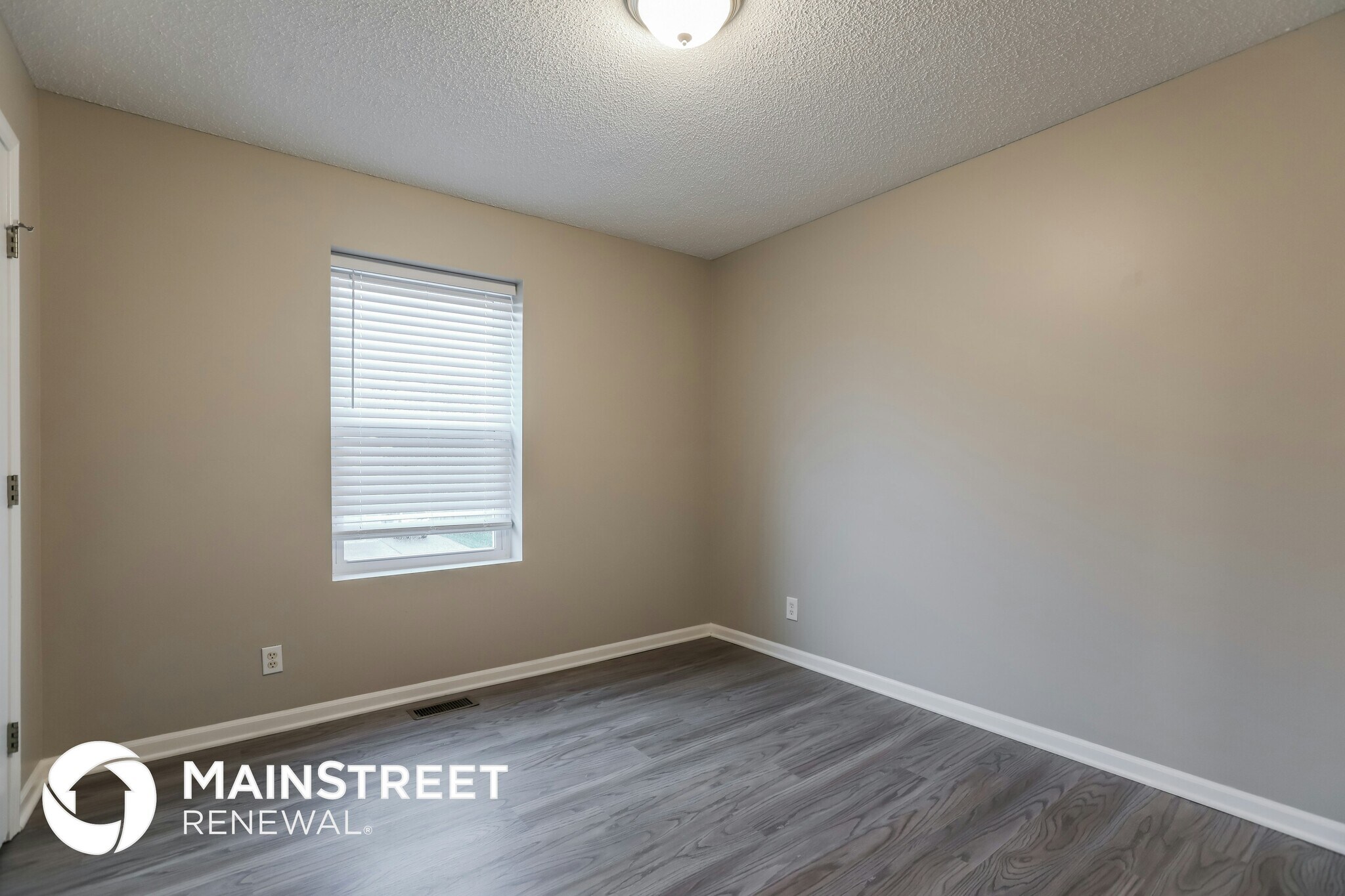 Building Photo - 1702 Briarwood Ln