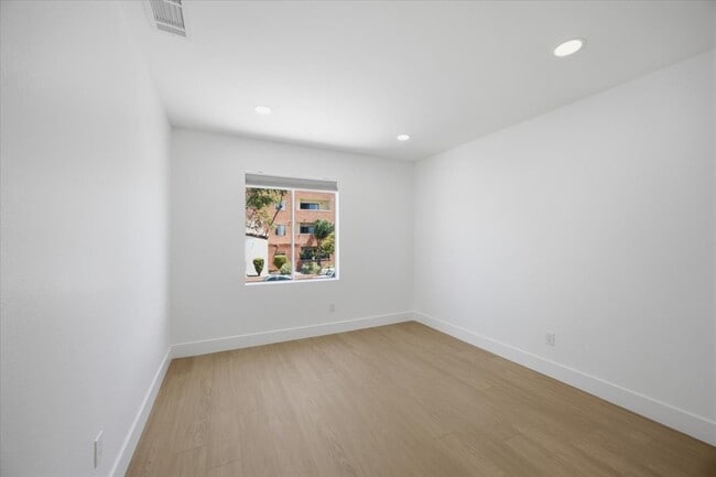 Building Photo - 1040 Gardena