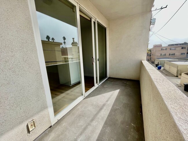 Building Photo - Recently Remodeled Spacious 1Bed/1Bath wit...