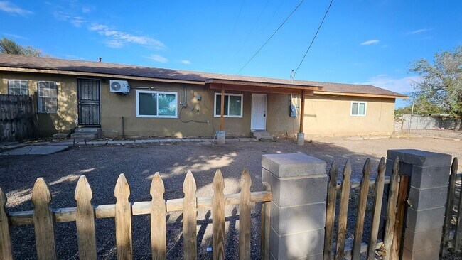 Building Photo - 1721-1729 Del Sur Drive SW