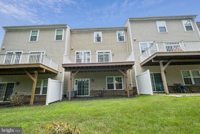 Building Photo - 10290 Greenspire Dr