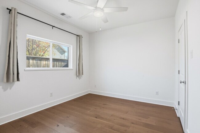 Building Photo - 2825 Townsend Dr