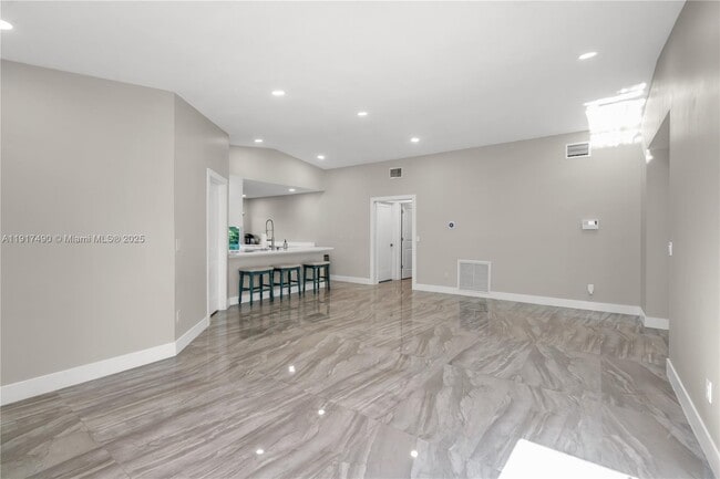 Building Photo - 2730 SE 7th Pl