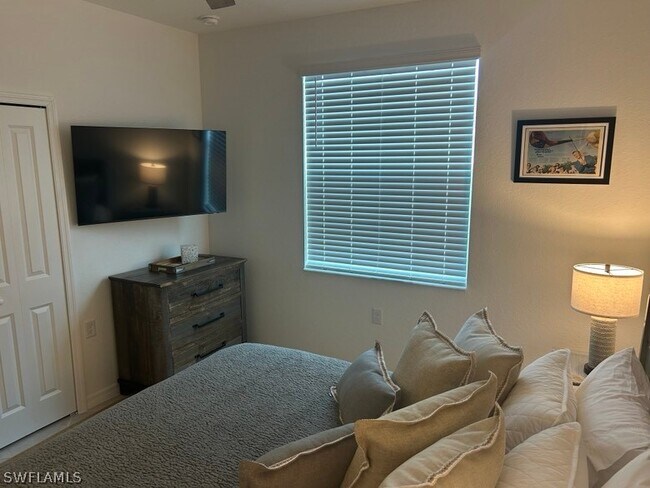 Building Photo - 15375 Grn Acrs Ave