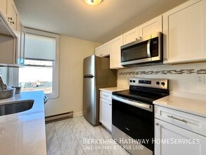 Building Photo - 35 Davis Square