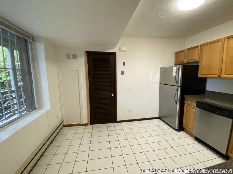 Building Photo - 89 Sheridan St