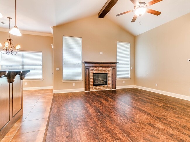Building Photo - 4 Bedrooms/3Car/Edmond Schools -  Community Pool- Storm Shelter