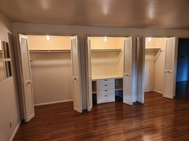 Building Photo - Beautiful 5 Bd 3.5 Ba Home in Holladay