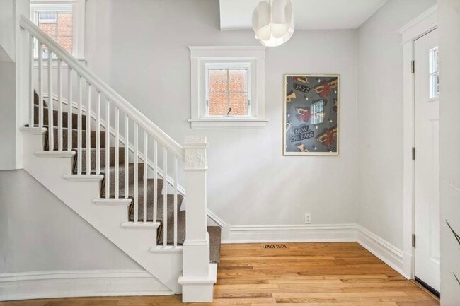 Building Photo - 2429 Central St