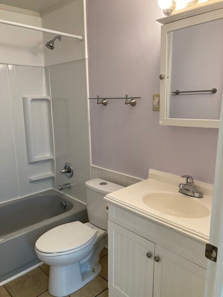 Building Photo - 712 W 11th St