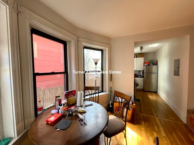 Building Photo - 40 Cedar St