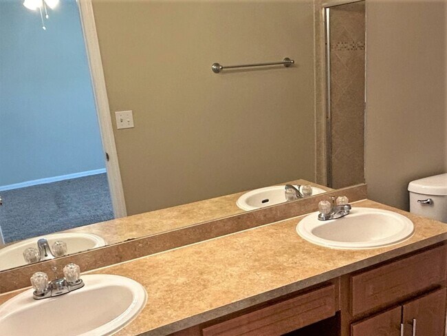 Building Photo - 1027 SW 9th Ct