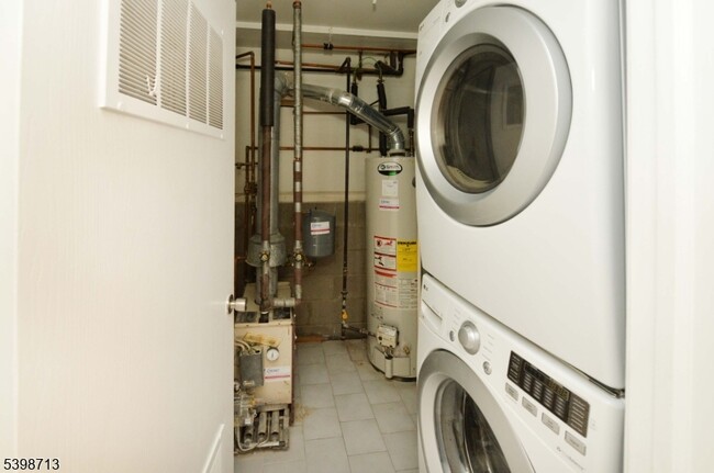 Building Photo - 9 Bergen St