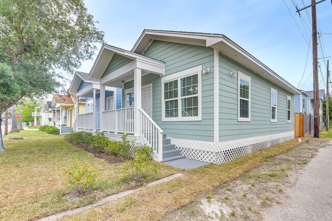 Building Photo - 1208 26th St